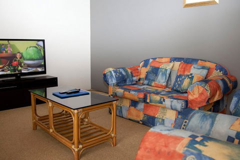 Ambassador Apartments Holiday Units - Redcliffe Tourism 5