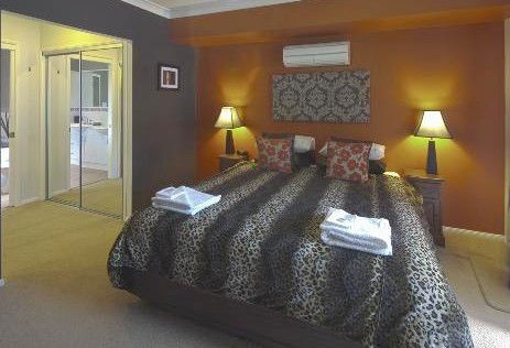 Avon Lodge Bribie Island - Redcliffe Tourism 1