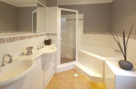 Avon Lodge Bribie Island - Redcliffe Tourism 2