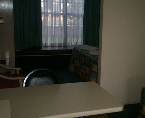 A Raceview Motor Inn - Redcliffe Tourism 0