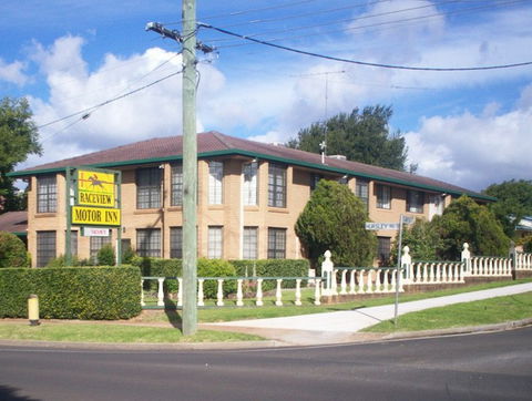 A Raceview Motor Inn - Redcliffe Tourism 1