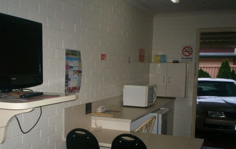 A Raceview Motor Inn - Redcliffe Tourism 2