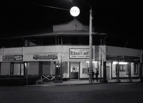 Burnett Hotel - Redcliffe Tourism 0