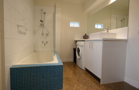 Surfers Palace Torquay - Redcliffe Tourism 4