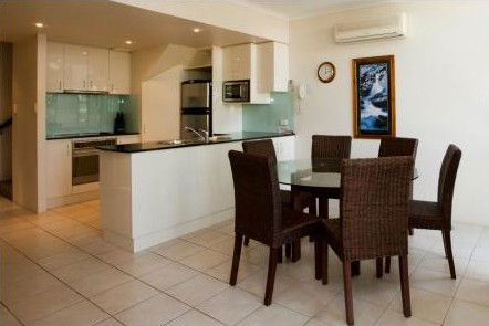 A Tropical Nite - Redcliffe Tourism 2