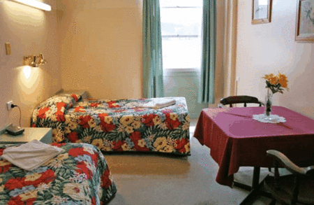 Royal Centrepoint Motel - Redcliffe Tourism