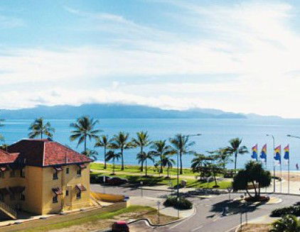 Ocean Breeze By The Strand - Redcliffe Tourism 3