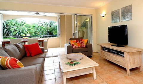 Cayman Villas Port Douglas - Redcliffe Tourism 1