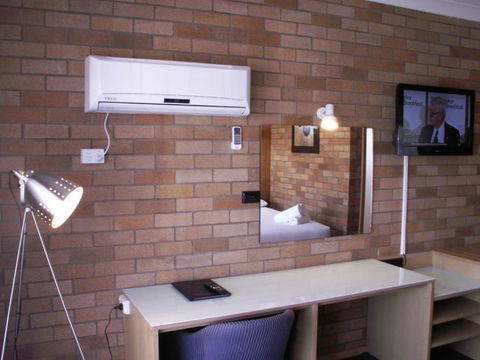 Court Street Motel - Redcliffe Tourism 3