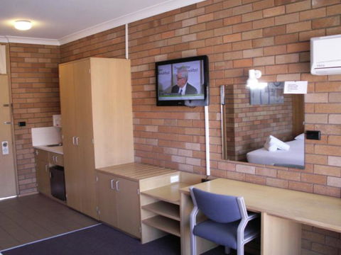Court Street Motel - Redcliffe Tourism 4