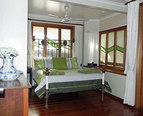 Airlie Waterfront Bed And Breakfast - Redcliffe Tourism 2