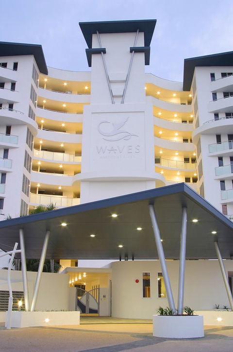 Waves Maroochy River - Redcliffe Tourism 0