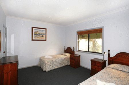 Colonial Ridge Resort - Redcliffe Tourism 2