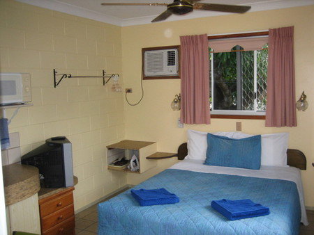 Paradise Court Holiday Units - Redcliffe Tourism 3