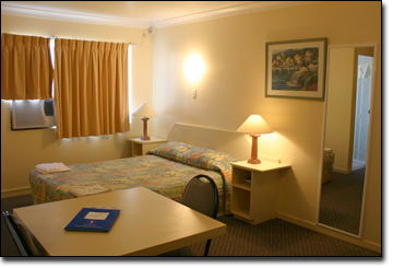 Earls Court Motor Inn - Redcliffe Tourism 2