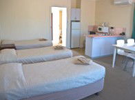 Lincoln Cottage Motor Inn - Redcliffe Tourism 2