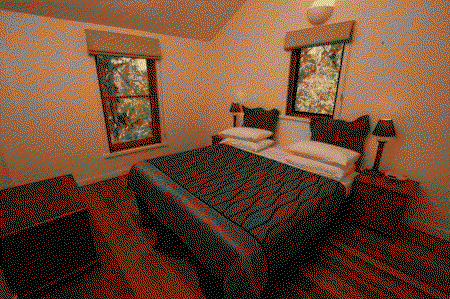 King Parrot Holiday Cottages - Redcliffe Tourism 3