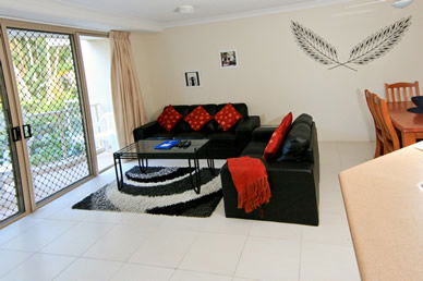 Miami Beachside Apartments - Redcliffe Tourism 7