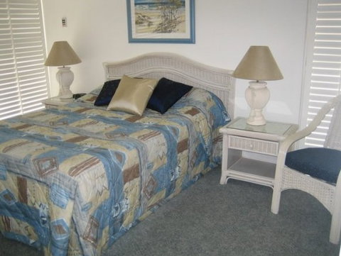 Talisman Holiday Apartments - Redcliffe Tourism 0