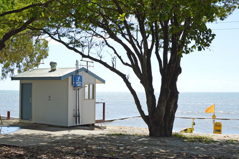 Cairns Beach Resort - Redcliffe Tourism 3