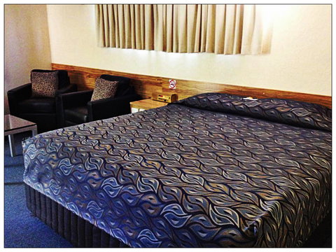 Emerald Meteor Motel - Redcliffe Tourism 2