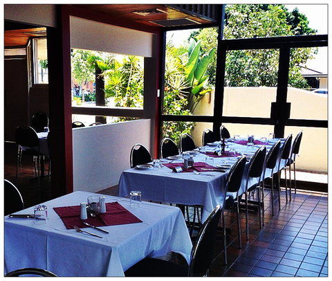 Emerald Meteor Motel - Redcliffe Tourism 5