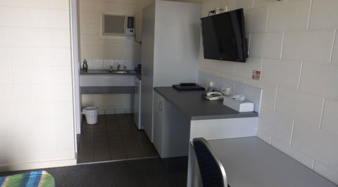 Central Point Motel - Redcliffe Tourism 3