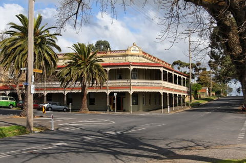 The Midland Hotel, Castlemaine - Redcliffe Tourism 0