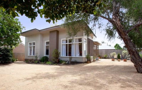 Driftwood Beach Cottage - Redcliffe Tourism 0
