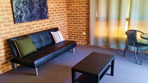 Jackaroo Apartments - Redcliffe Tourism 2