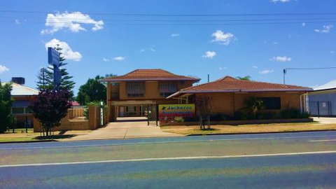 Jackaroo Apartments - Redcliffe Tourism 5