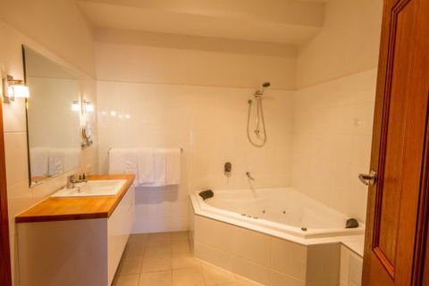 JV Jones Pty Ltd - Redcliffe Tourism 5