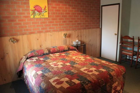 Catalina Motel Lake Macquarie - Redcliffe Tourism 1