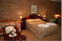 Deer Park Motor Inn - Redcliffe Tourism 2