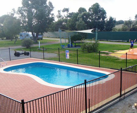 Elliston Caravan Park - Redcliffe Tourism 1