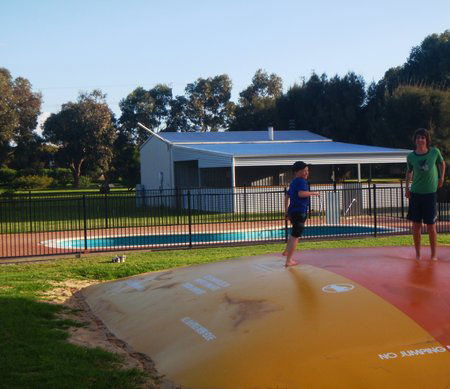 Elliston Caravan Park - Redcliffe Tourism 2