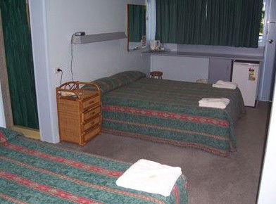 Crown Hotel Motel - Redcliffe Tourism 4