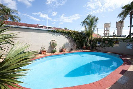 The Town House Motor Inn - Sundowner Goondiwindi - Redcliffe Tourism 1
