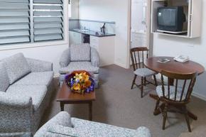 Hotel Cavalier - Redcliffe Tourism 3