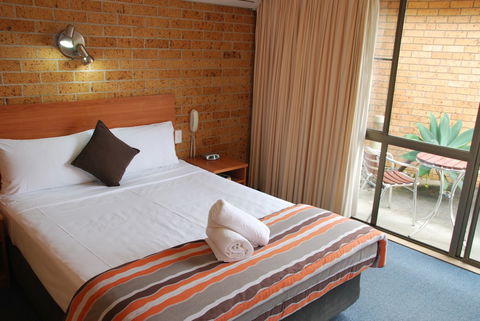 Port O'Call Motel - Redcliffe Tourism 1