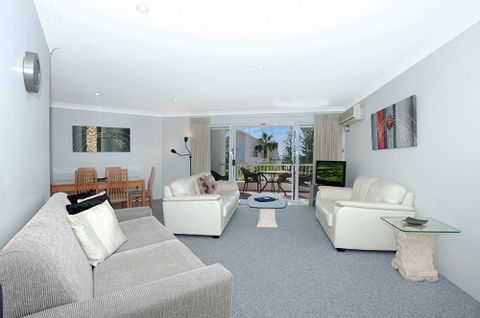 Le Beach Apartments - Redcliffe Tourism 5