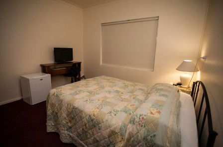 Millies Guesthouse & Serviced Apartments - Redcliffe Tourism 2