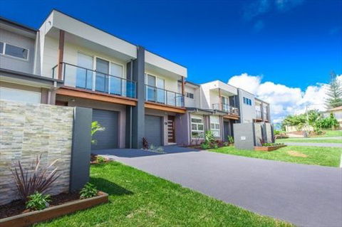 Escape At Nobbys - Redcliffe Tourism 2