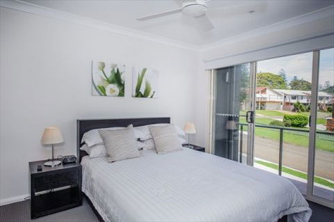 Escape At Nobbys - Redcliffe Tourism 4