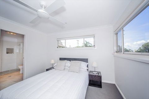 Escape At Nobbys - Redcliffe Tourism 7