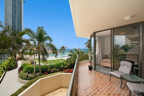 Gold Coast Holiday Stays - Redcliffe Tourism 0
