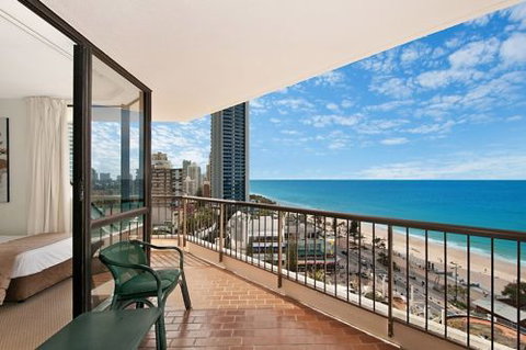 Gold Coast Holiday Stays - Redcliffe Tourism 1