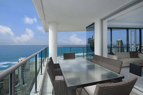 Gold Coast Holiday Stays - Redcliffe Tourism 3