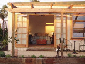 Amande Bed And Breakfast - Redcliffe Tourism 0