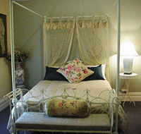 Stray Leaves - Redcliffe Tourism